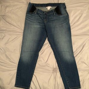 Maternity skinny crop jeans